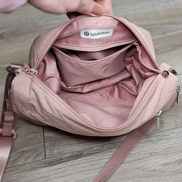 LULULEMON Cross-body Festival Bag OFFERS WELCOME! - Picture 3 of 3